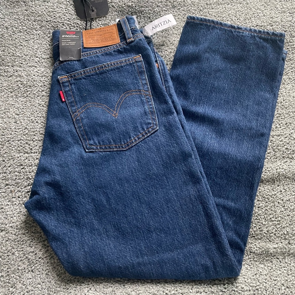 LEVIS NWT WEDGIE STRAIGHT SIZE 28